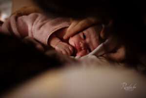 La naissance d'Anaël. Reportage de naissance, accouchement physiologique, nouveau-né.